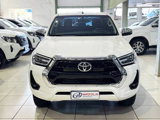 TOYOTA HILUX 2.8 D-4D TURBO DIESEL CD SRV 4X4 AUTOMÁTICO TOYOTA HILUX 2.8 D-4D TURBO DIESEL CD SRV 4X4 AUTOMÁTICO